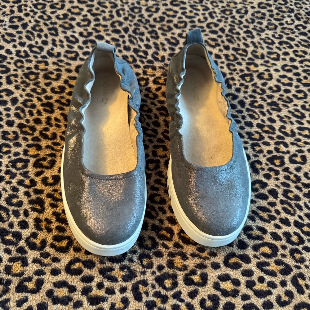 Vionic Cream Slip-On Shoes